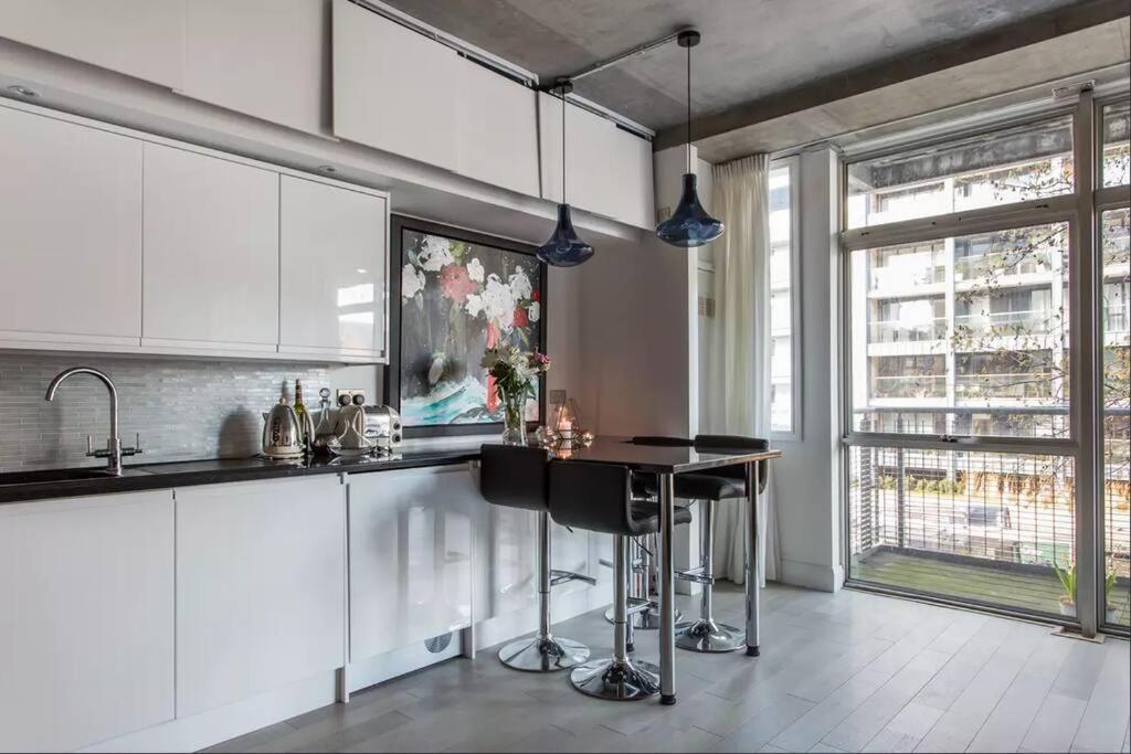 Canal-Side Apartment In Shoreditch London Eksteriør bilde