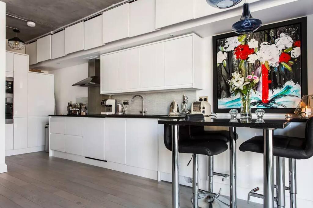 Canal-Side Apartment In Shoreditch London Eksteriør bilde