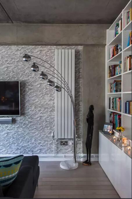 Canal-Side Apartment In Shoreditch London Eksteriør bilde