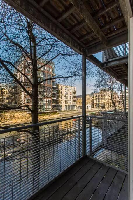 Canal-Side Apartment In Shoreditch London Eksteriør bilde